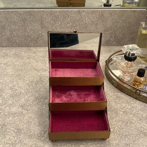 Gold Toe Jewelry Box with Pink Velvet Lining